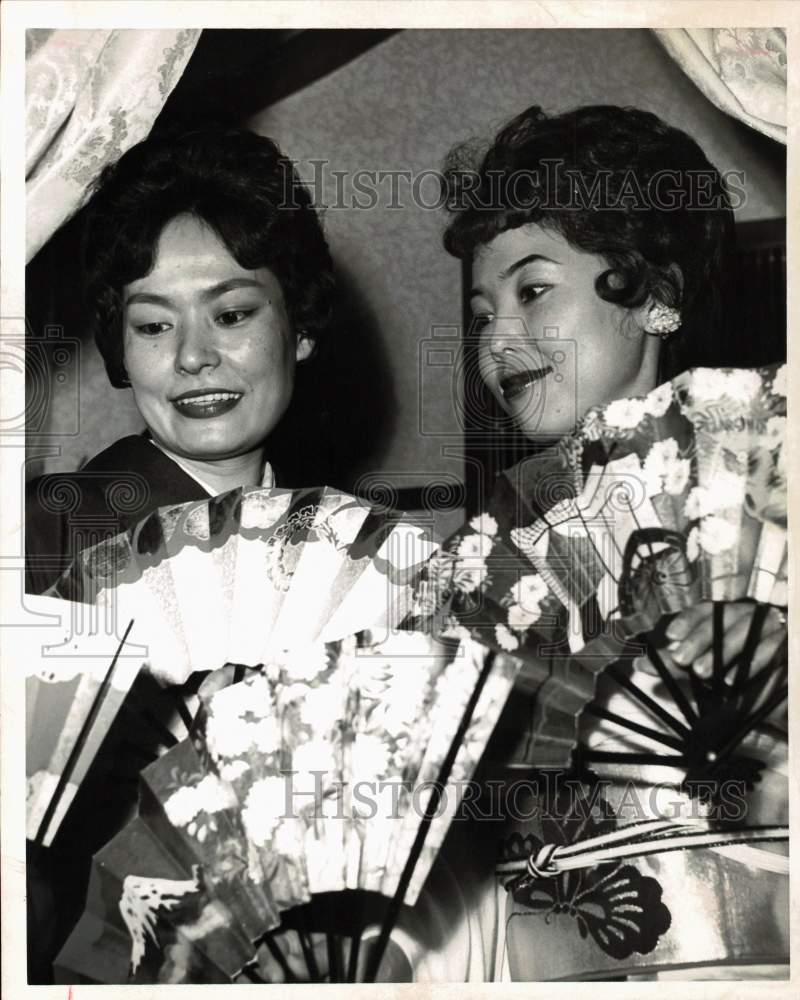 1960 Press Photo Toshie Wilcox and Sachiko Taylor - hps10432 - Historic Images