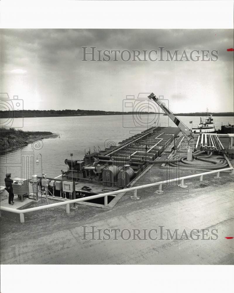 1982 Press Photo Barge Slip of PetroUnited Terminals in Bayport, Texas- Historic Images