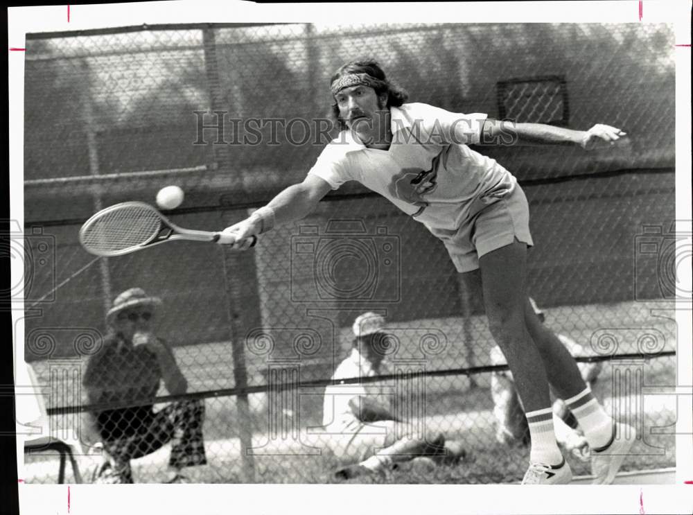 1976 Press Photo Steve Wedderburn, Houston Open Tennis Tournament, Men&#39;s Singles- Historic Images