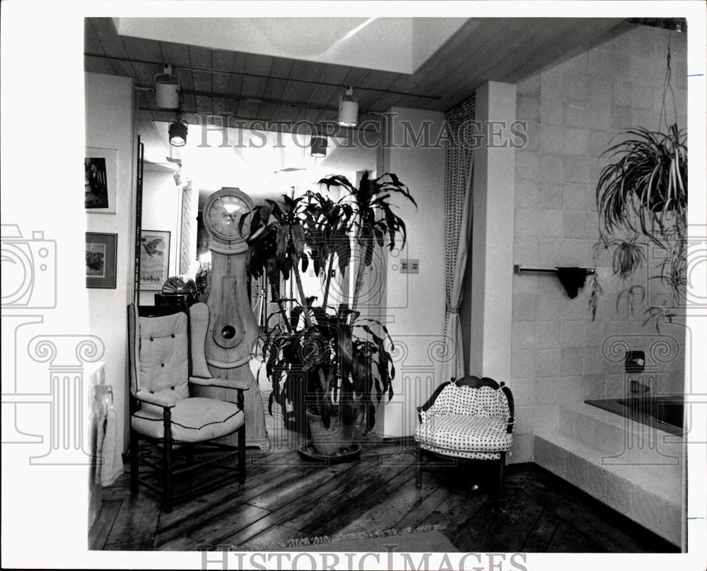 1974 Press Photo Bathroom of Roger Rasvack with Sky Lights and Wooden Floor- Historic Images