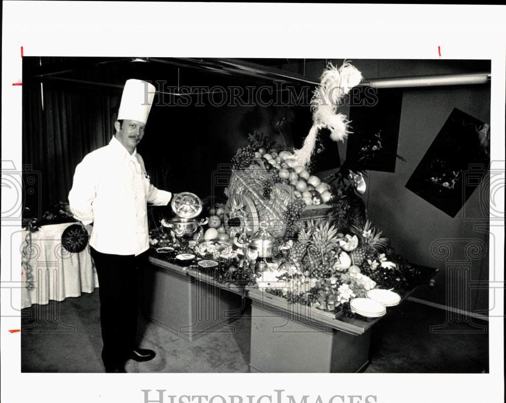 1984 Press Photo Westin Oak Chef Patrick Wheeler with Food for Carnaval Ball - Historic Images