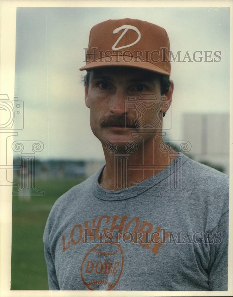 1990 Press Photo Dobie Longhorns Head Baseball Bruce Marshall - hps12126 - Historic Images