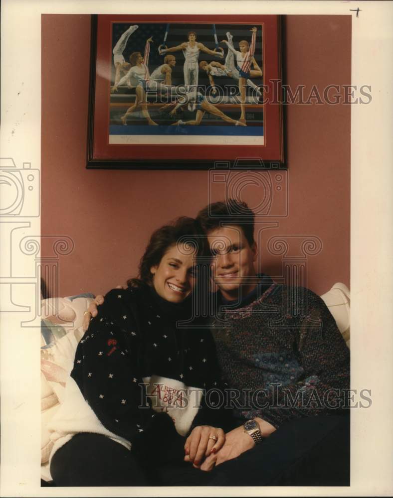 1990 Press Photo Mary Lou Retton and fiance Shannon Kelley in photo session. - Historic Images