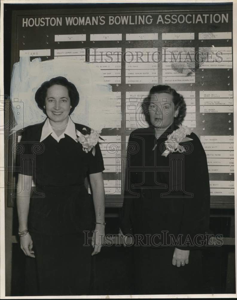 1959 Press Photo Evelyn Smith and companion, Houston Women&#39;s Bowling Association - Historic Images