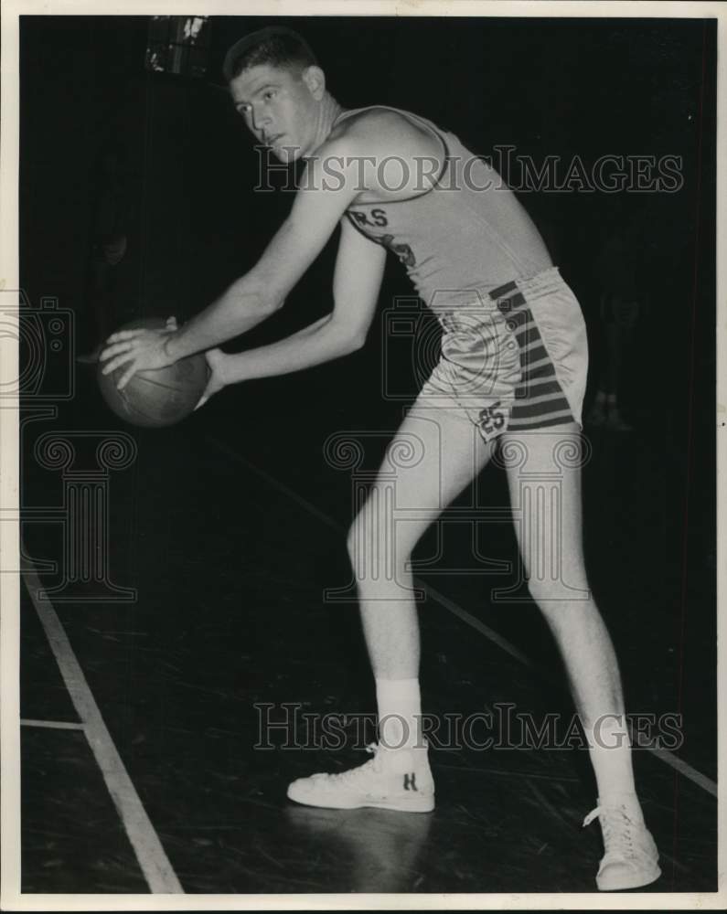 1959 Press Photo Basketball player for University of Houston Jerry Pettiette.- Historic Images