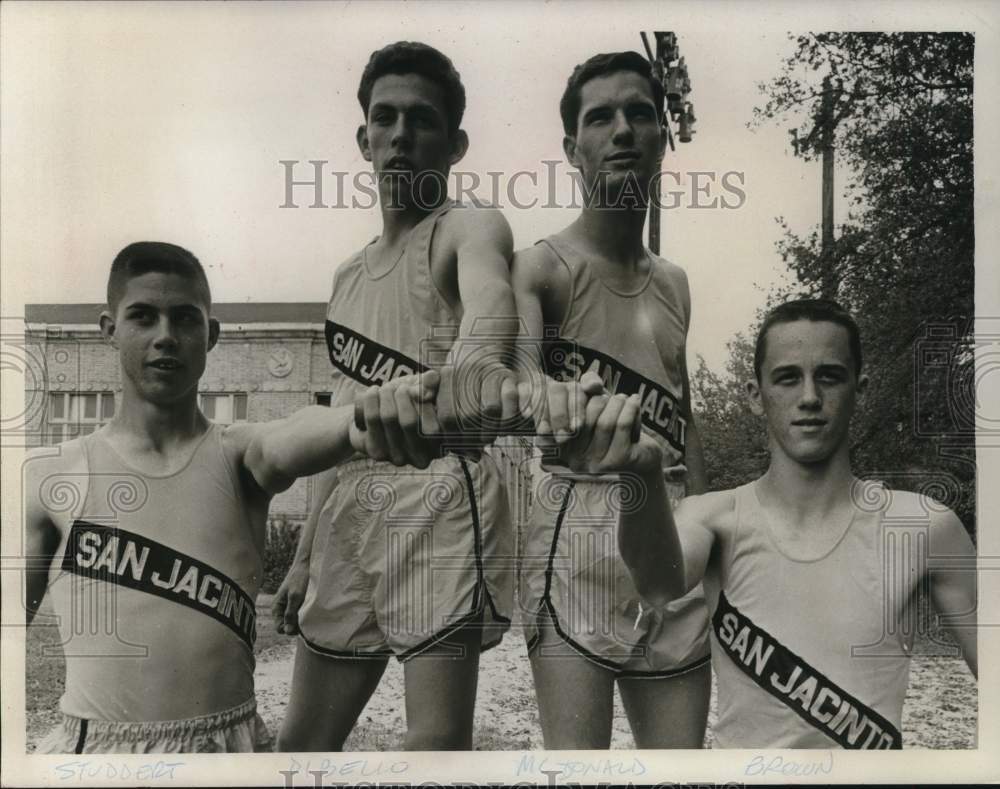 1965 Press Photo San Jacinto High track star Pat Studdert and teammates - Historic Images