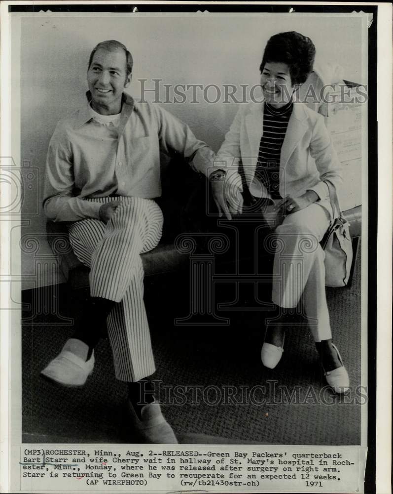 1971 Press Photo Green Bay Packer Bart Starr &amp; Wife Cherry at Rochester Hospital - Historic Images