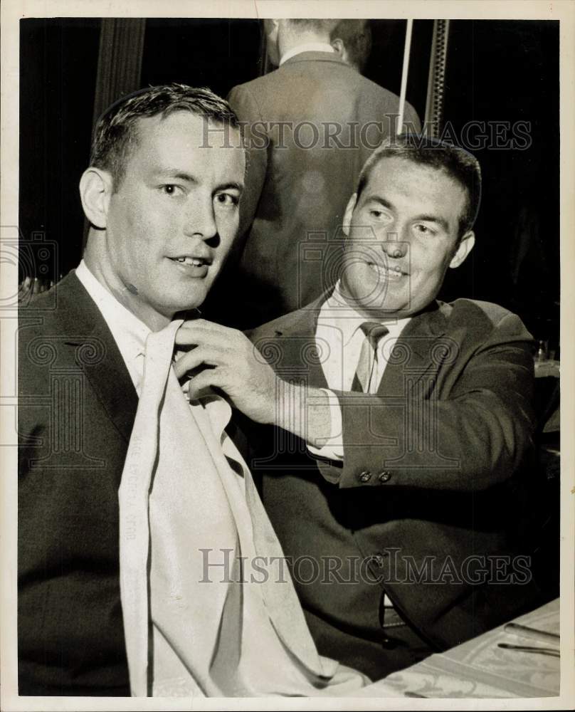 1967 Press Photo Rice football players Gene Hinyard, Gene Auldridge at banquet- Historic Images