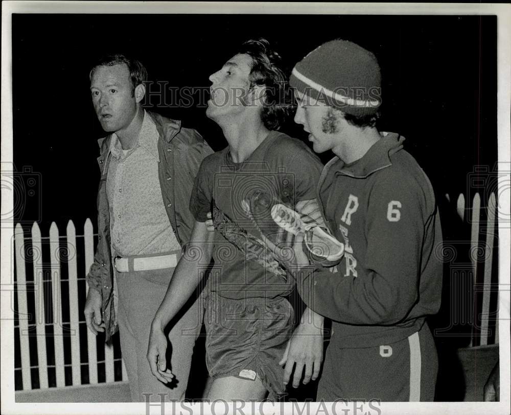 1973 Press Photo Westbury track runner Fred Smith and companions - hps16591 - Historic Images