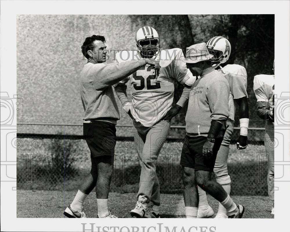 1983 Press Photo Houston Oilers Football Coach Chuck Studley at Practice- Historic Images