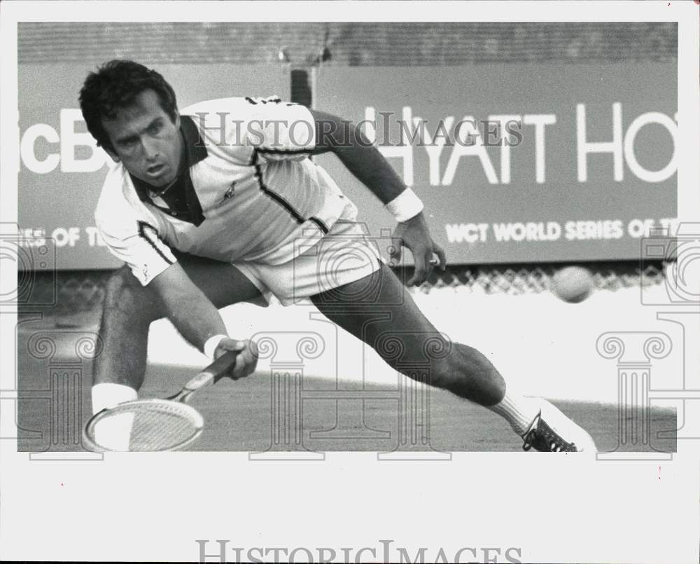 1982 Press Photo Tennis player Eddie Dibbs plays the River Oaks International- Historic Images