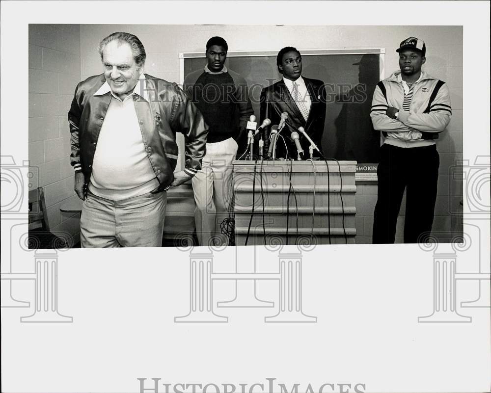 1984 Press Photo University of Houston Basketball Coach Guy Lewis, Benny Anders- Historic Images