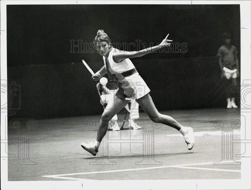 1974 Press Photo Houston tennis player Leslie Bowrey in action - hps17260- Historic Images