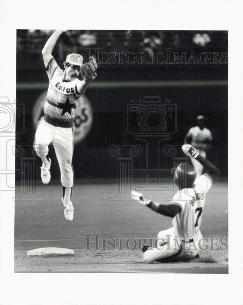 1981 Press Photo Houston Astro Phil Garner &amp; New York Met Hubie Brooks in Game - Historic Images