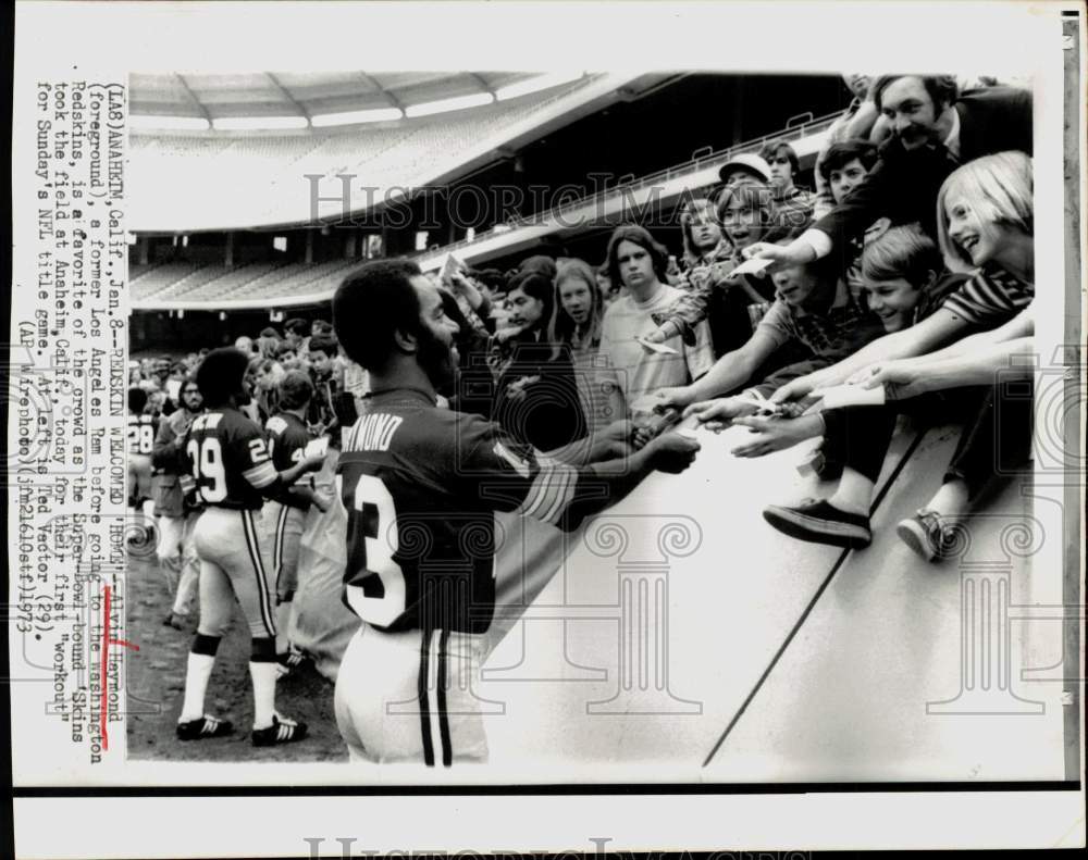 1973 Press Photo Washington Redskins players and fans in Anaheim, California- Historic Images