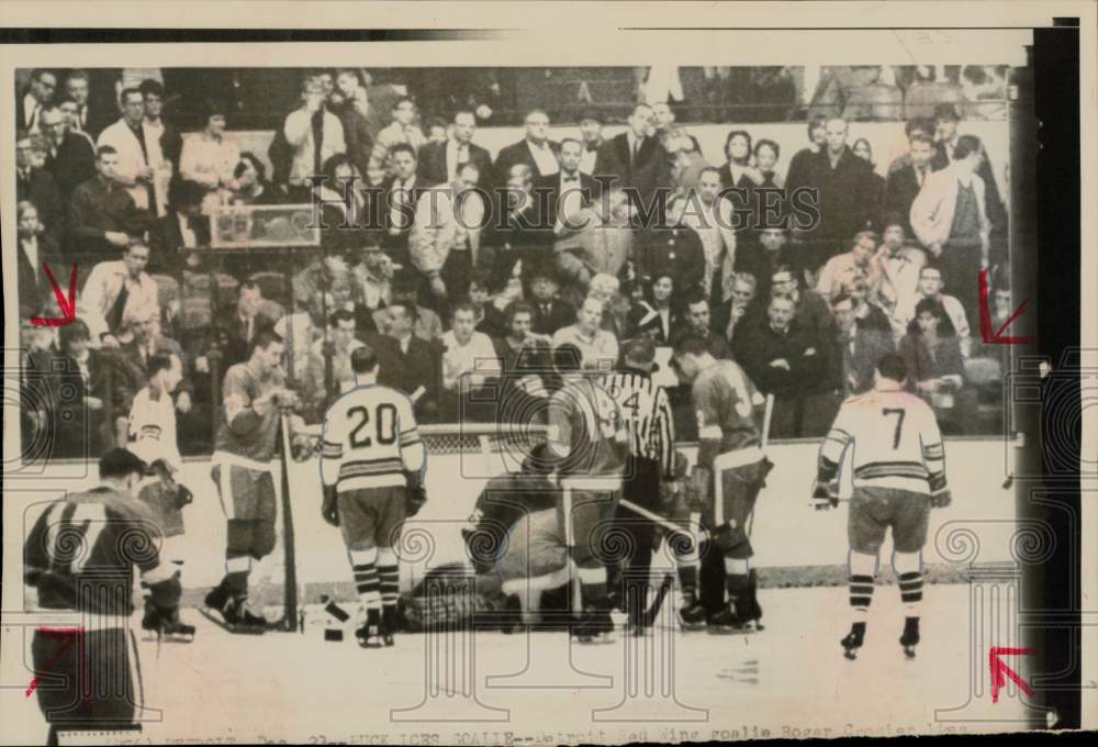 1965 Press Photo Detroit Red Wings & New York Rangers Play Hockey - hps19572- Historic Images