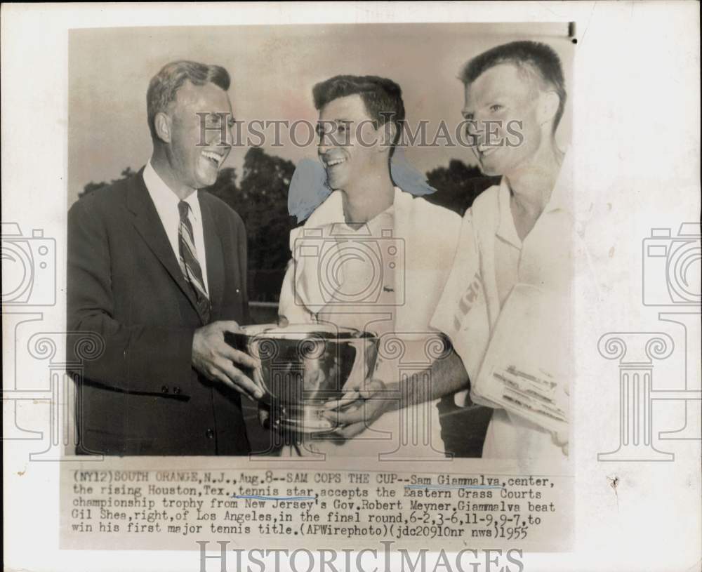 1955 Press Photo Sam Giammalva accepts Eastern Grass Courts tennis trophy in NJ- Historic Images