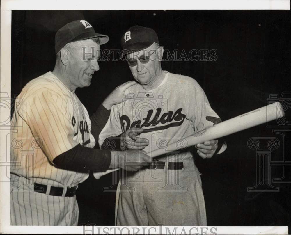 1959 Press Photo Dallas baseball figure Charles J. (Charley) Grimm and companion- Historic Images