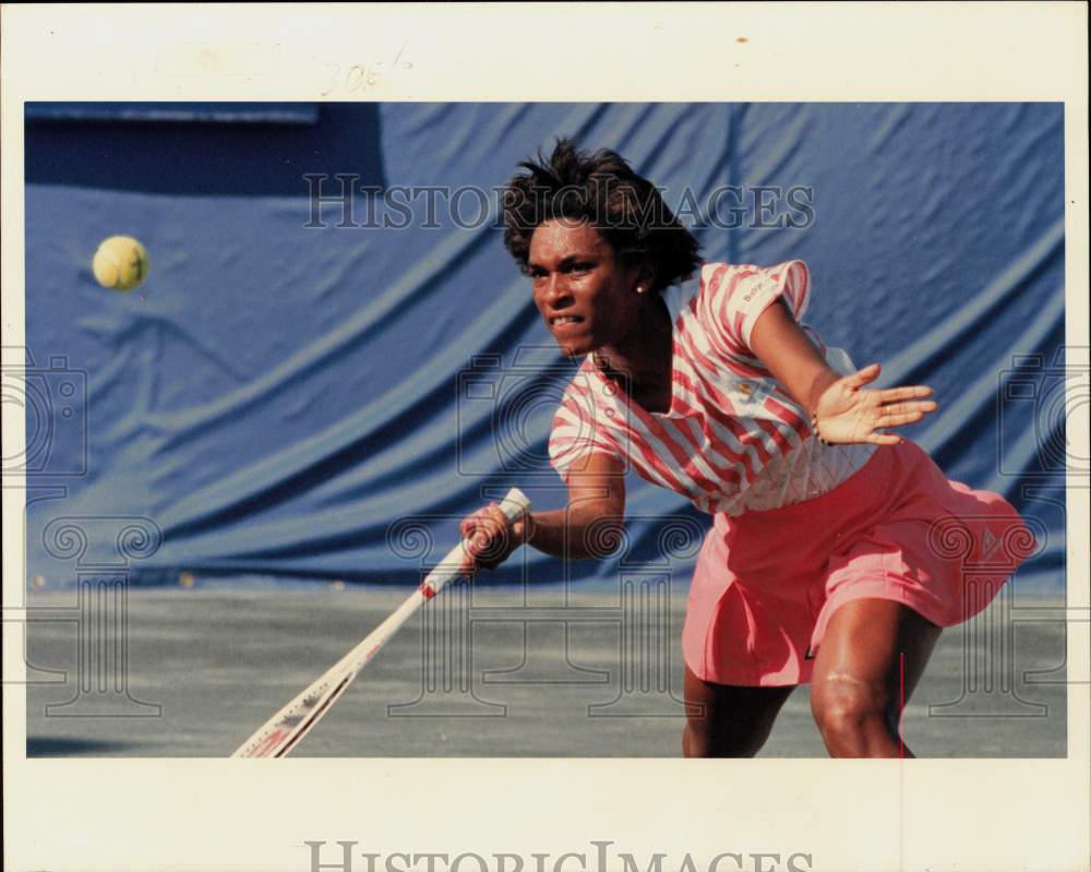 1988 Press Photo Tennis Player Zina Garrison Hits Return Shot - hps20102 - Historic Images
