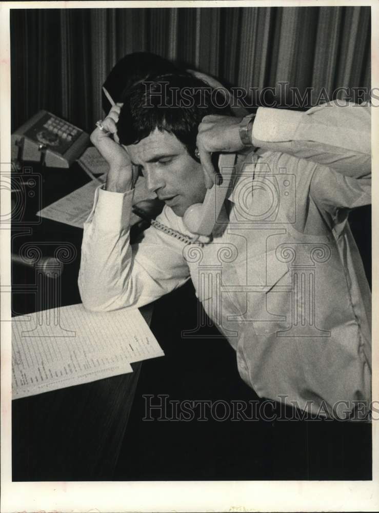 1975 Press Photo Houston Rockets basketball coach John Egan - hps20349- Historic Images
