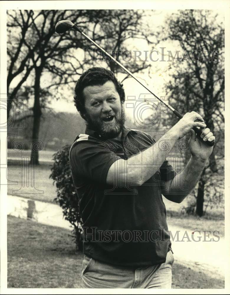 1981 Press Photo Former Boxer Tod Herring Golfs - hps20401- Historic Images