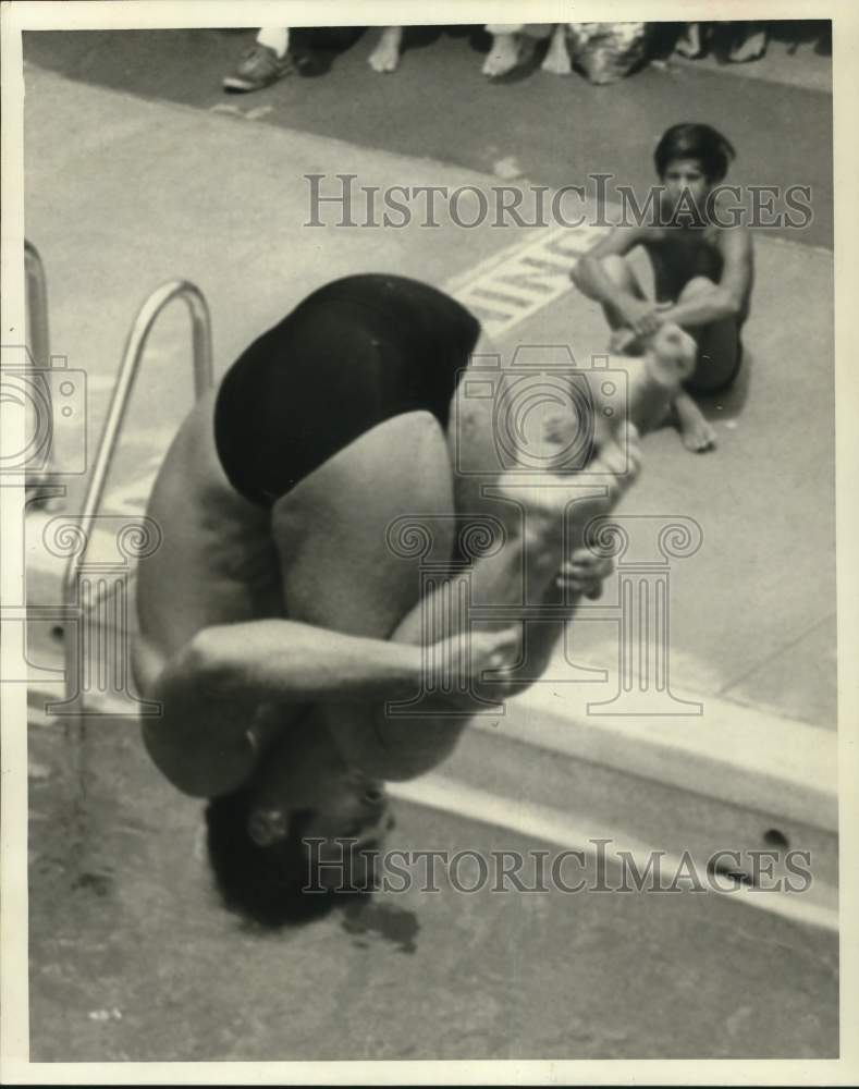 1971 Press Photo Diver Jim Henry Somersaults - hps20413- Historic Images