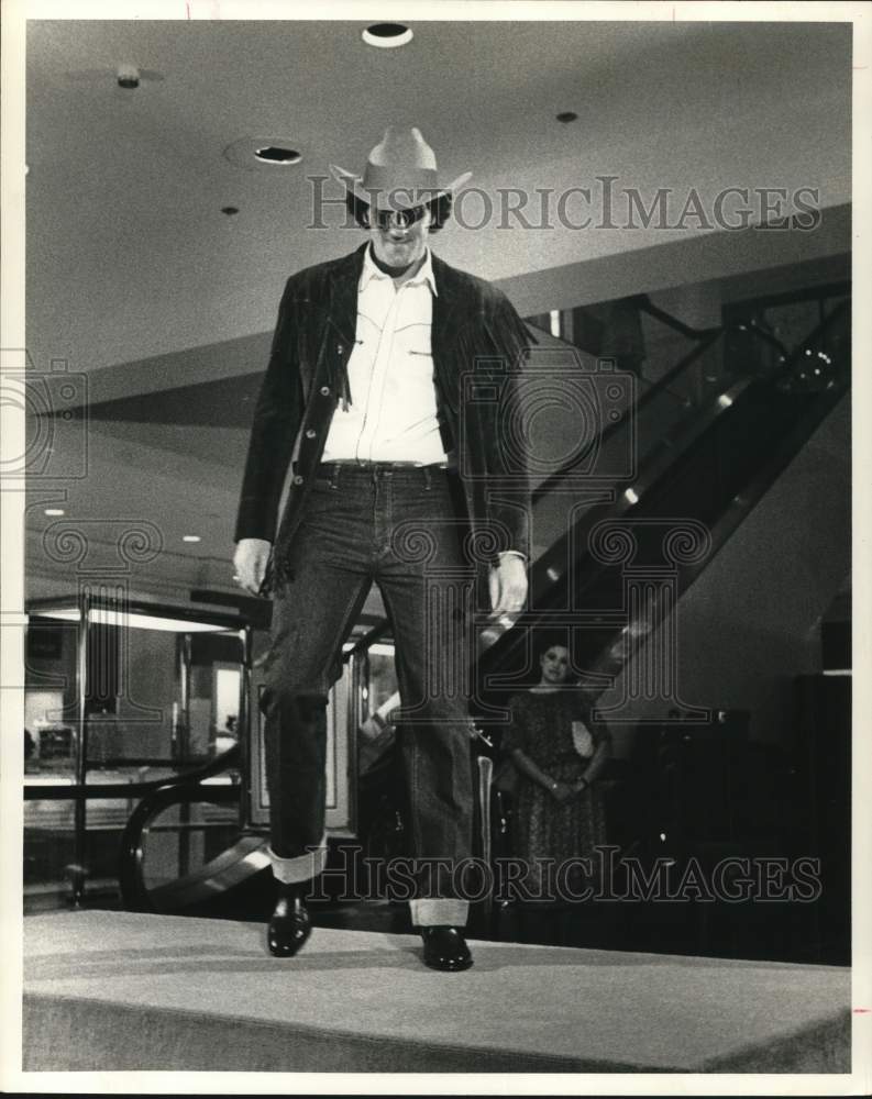 1979 Press Photo Houston Hurricane soccer player Paul Hammond models cowboy look - Historic Images