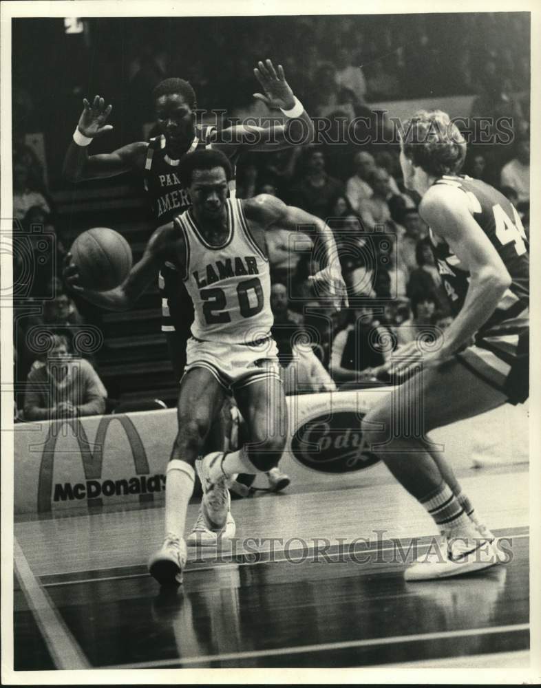 Press Photo Lamar University Basketball Player Brian Kellybrew Dribbles in Game - Historic Images