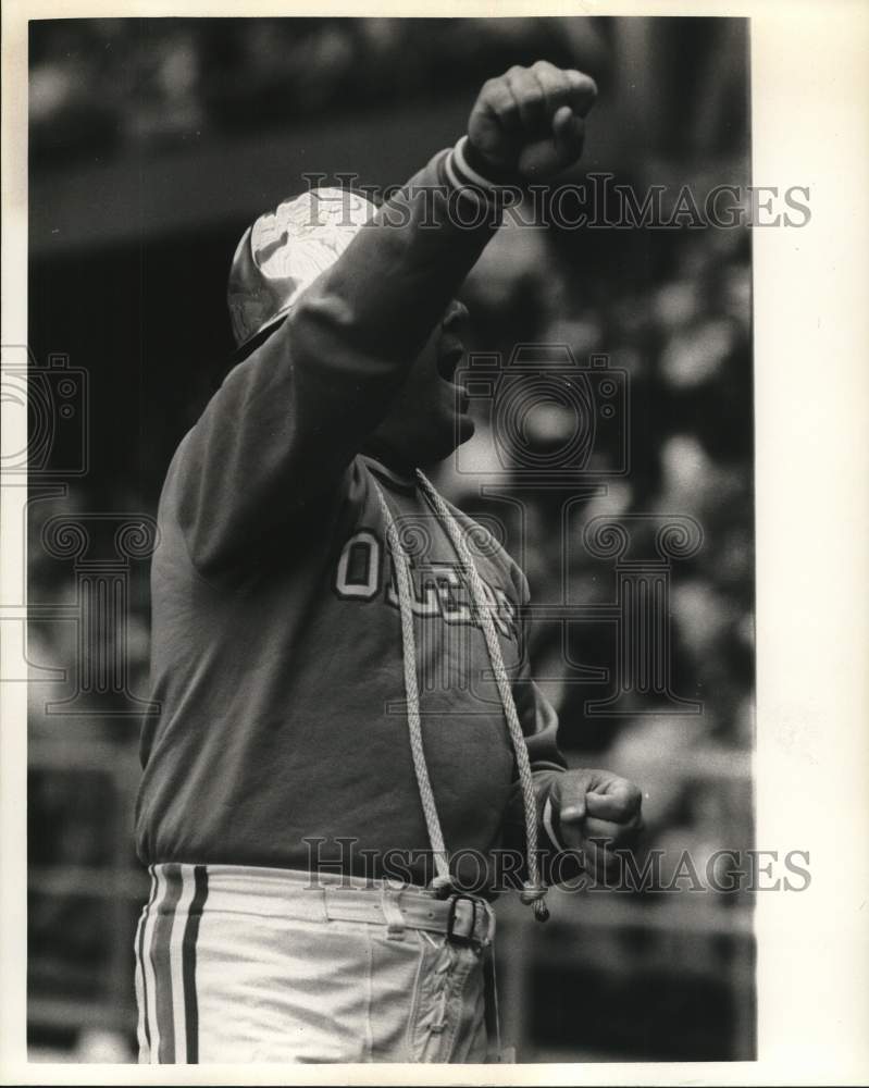 1976 Press Photo Houston Oilers football mascot Art Horridge - hps20875 - Historic Images