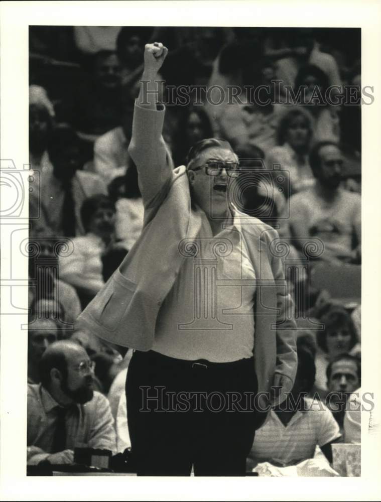 1985 Press Photo Utah Jazz basketball coach Fred Layden on sideline - hps20928 - Historic Images