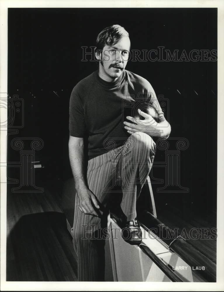 1972 Press Photo Bowler Larry Laub Poses with Ball - hps21175 - Historic Images