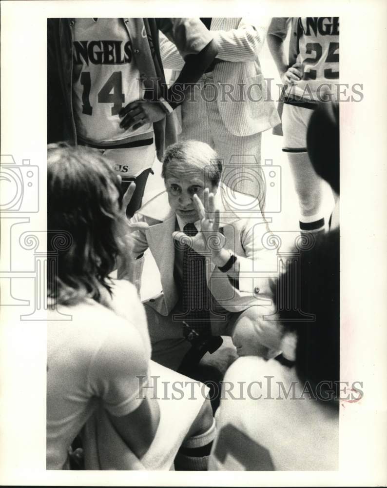 1979 Press Photo Houston Angels basketball coach Don Knodel and players - Historic Images