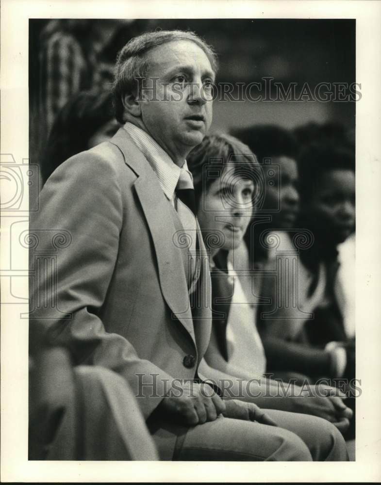 1979 Press Photo Houston Angels basketball coach Don Knodel on bench - hps21305 - Historic Images