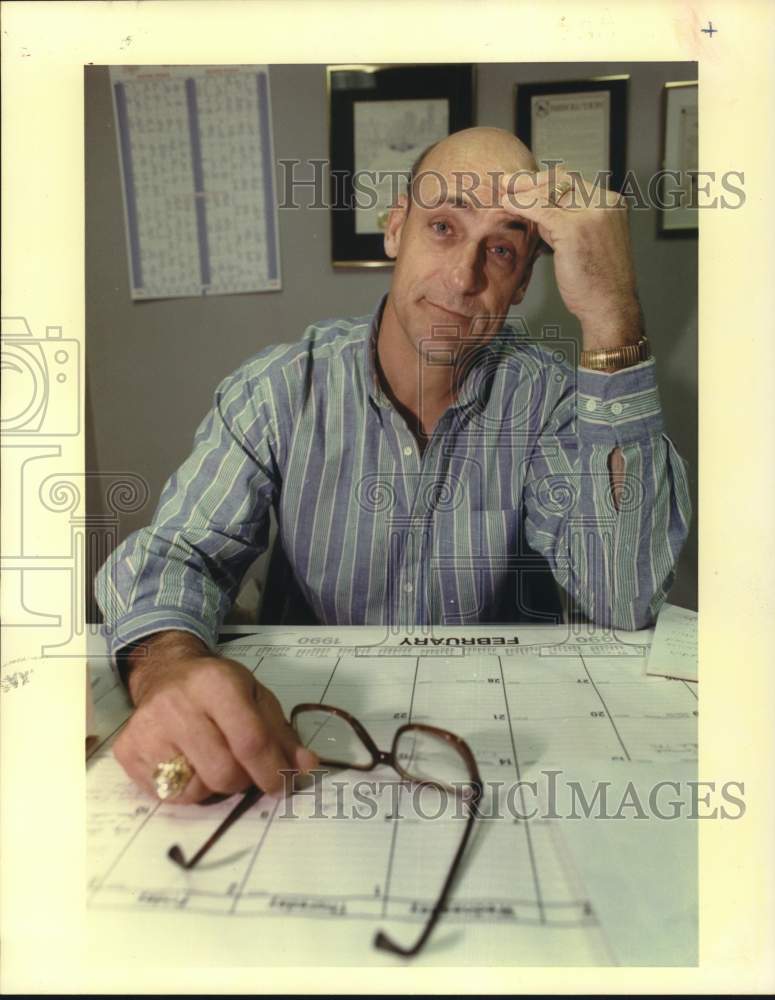 1990 Press Photo Houston Astros Baseball Manager Art Howe in Astrodome Clubhouse - Historic Images