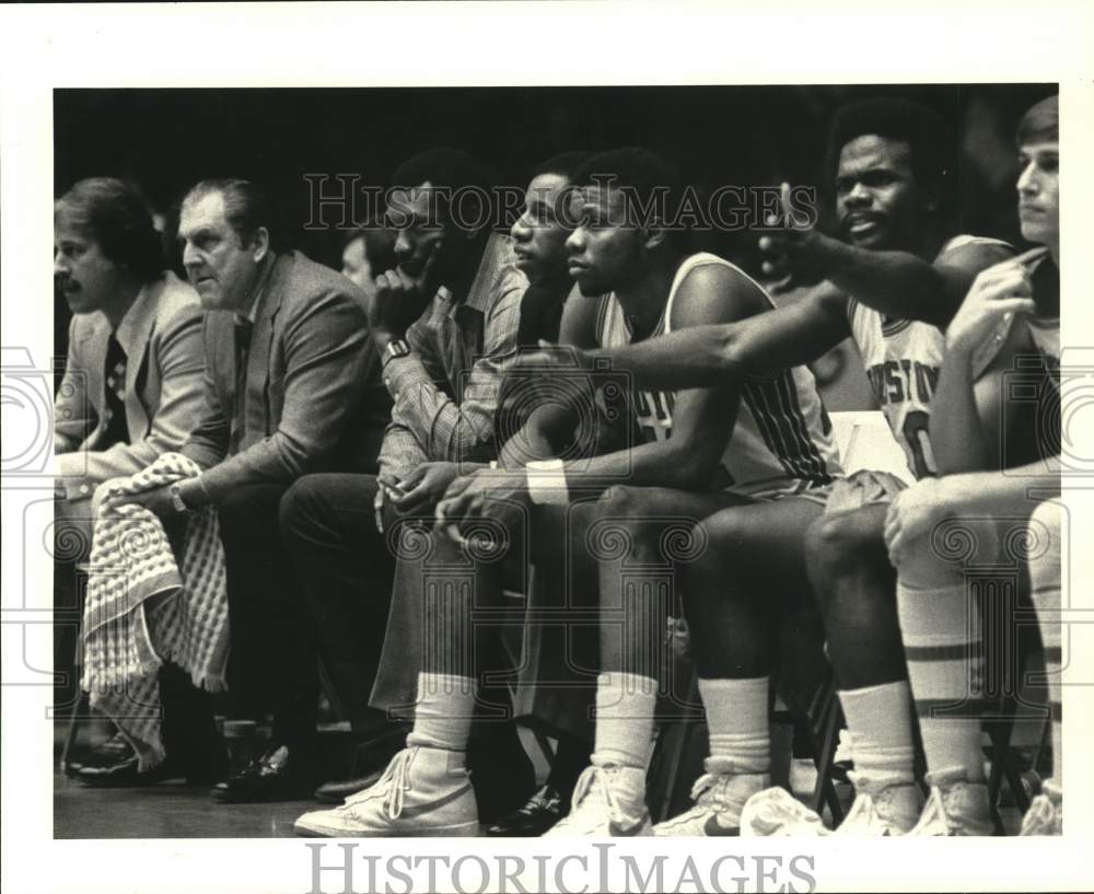 1982 Press Photo University of Houston basketball coaches Guy Lewis, Elvin Hayes - Historic Images