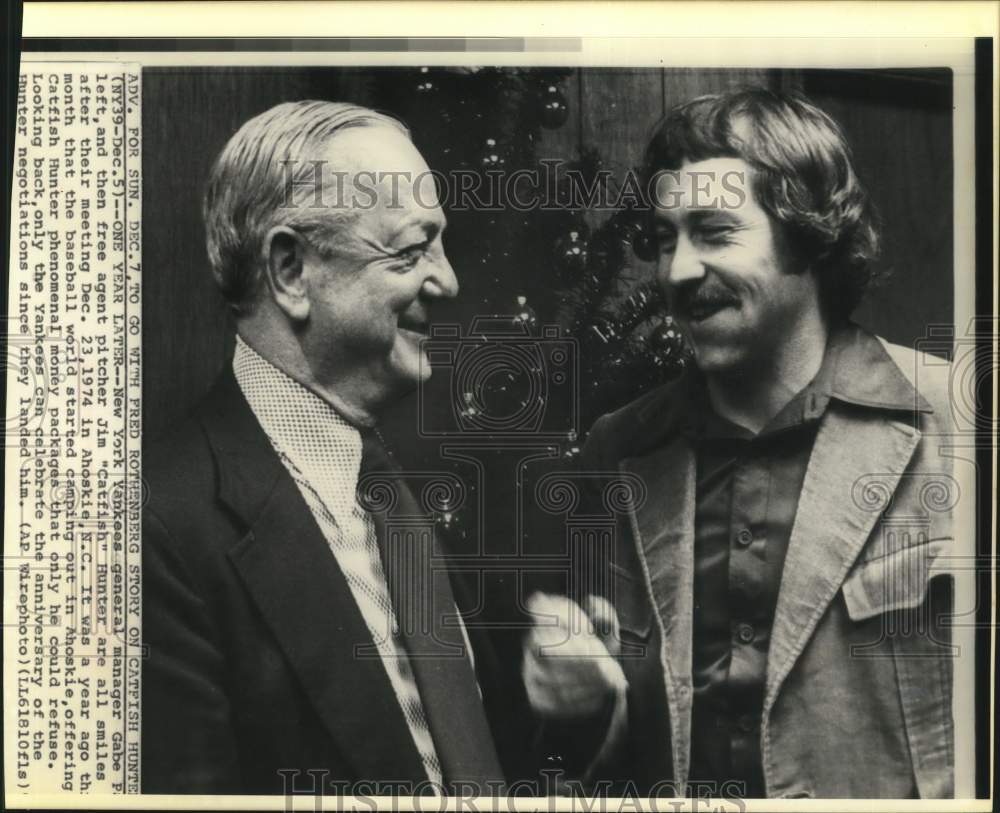 1974 Press Photo New York Yankees GM &amp; pitcher Catfish Hunter in North Carolina - Historic Images