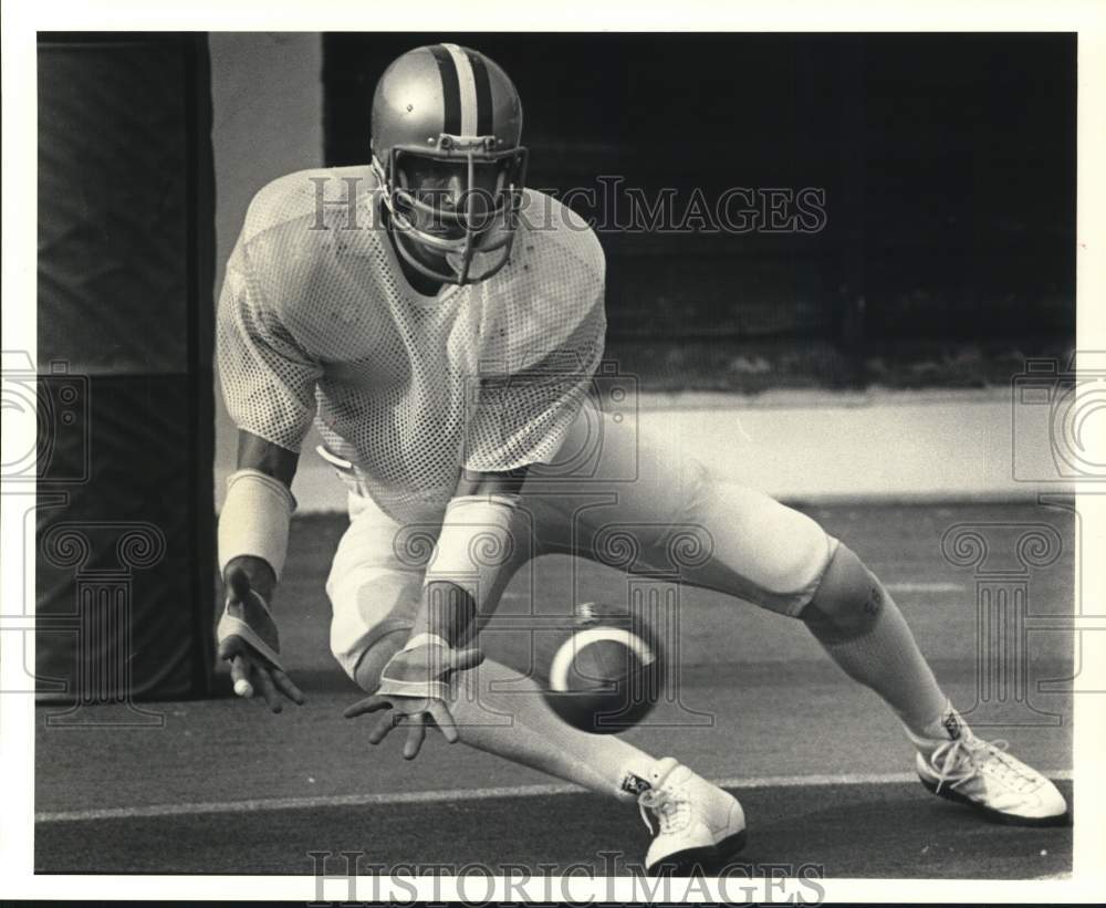 1981 Press Photo Football player Robert Hubble - hps22729 - Historic Images