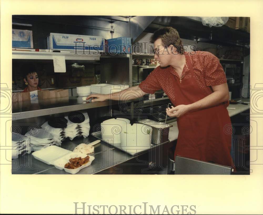 1989 Press Photo Astros pitcher Charlie Kerfeld, wife Lena at Wings 'N' Things- Historic Images