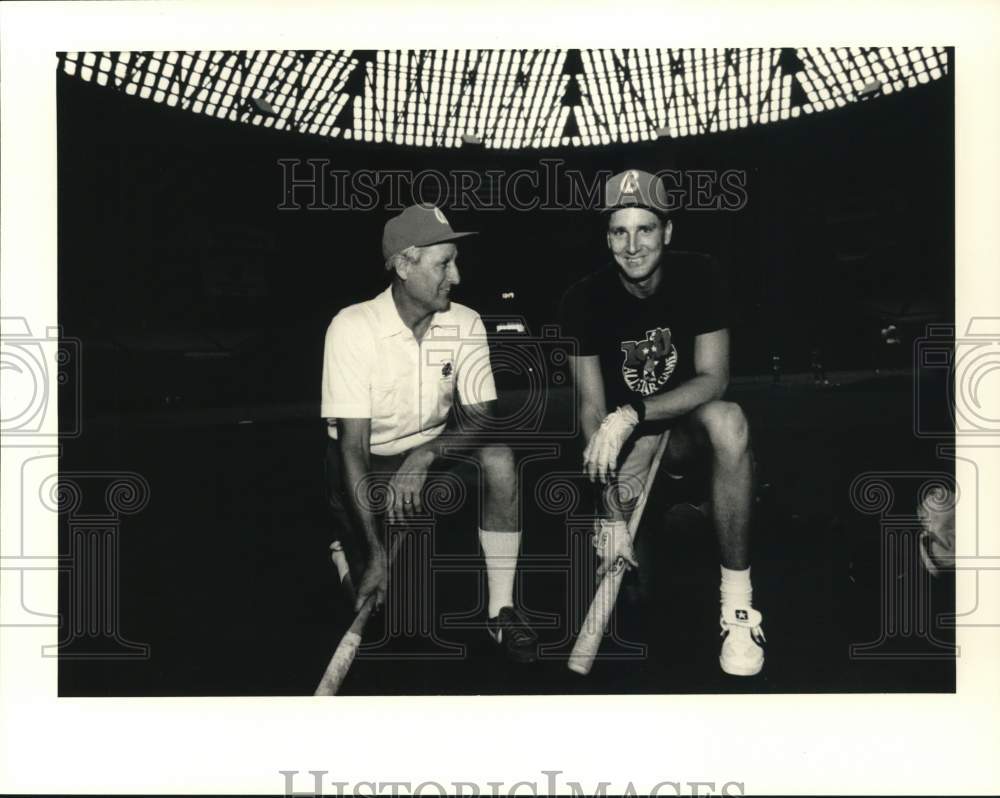 1986 Press Photo Bellaire High baseball coaches Ray and Mark Knoblauch- Historic Images