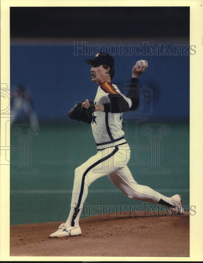 1988 Press Photo Houston Astros Baseball Player Danny Darwin Pitches in Game- Historic Images
