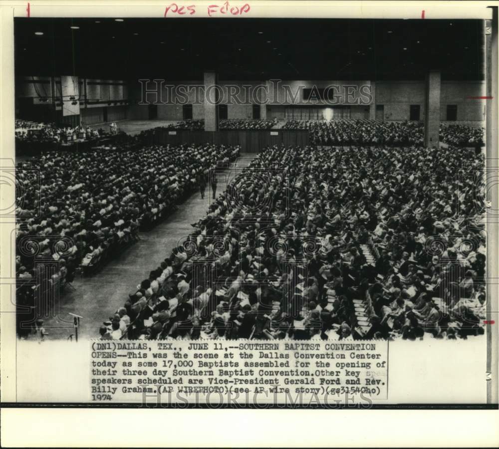 1974 Press Photo Crowd assembles at Southern Baptist Convention in Dallas- Historic Images