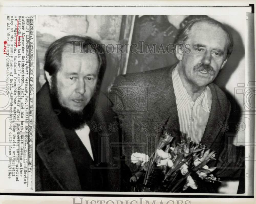 1974 Press Photo Alexander Solzhenitsyn and Heinrich Boell talk in Langenbroich- Historic Images