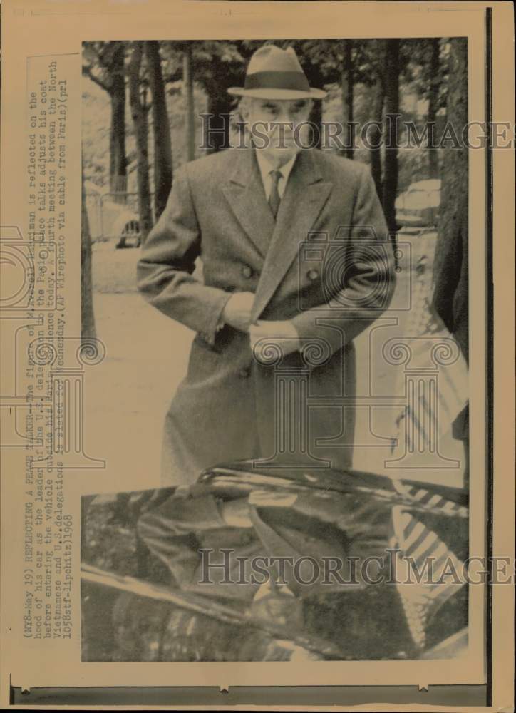 1968 Press Photo Averell Harriman adjusts his coat when leaving Paris residence.- Historic Images