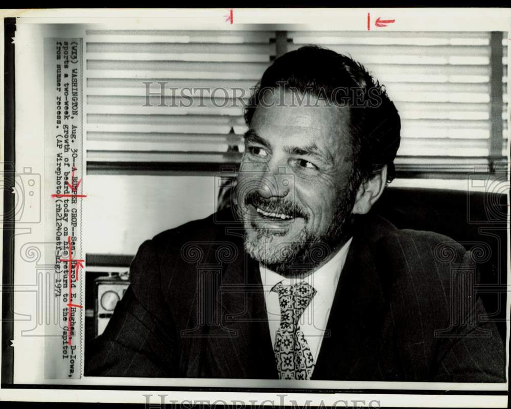 1971 Press Photo Senator Harold Hughes returns to Capitol with beard growth.- Historic Images