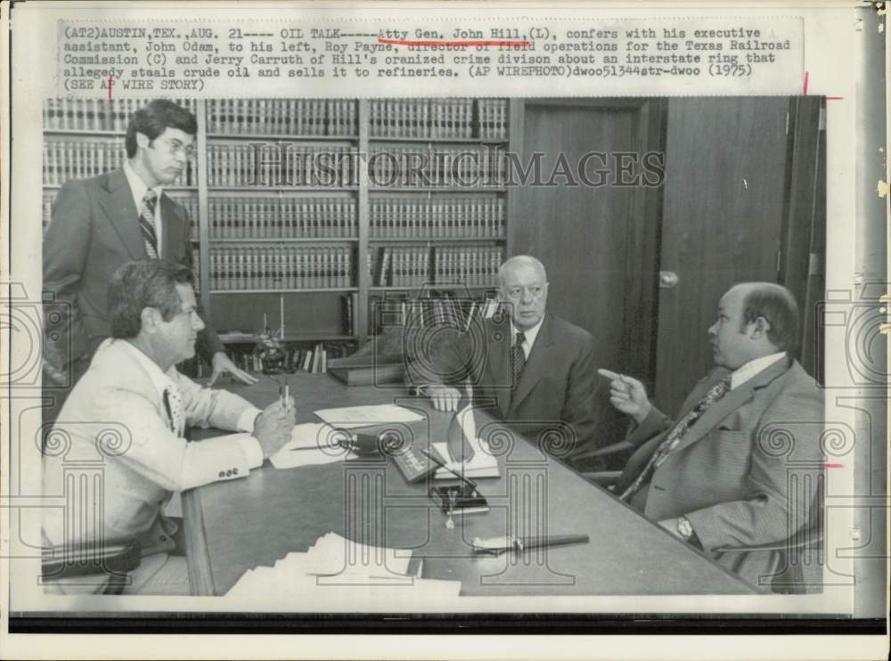 1975 Press Photo John Hill confers with associates in Austin, Texas. - hpw34362- Historic Images