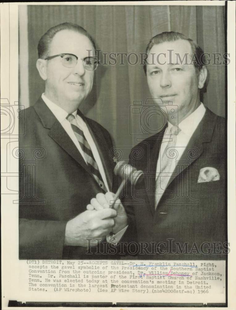 1966 Press Photo Franklin Paschall and William Dehoney pass the gavel in Detroit- Historic Images