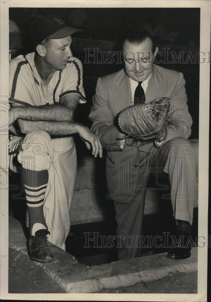 1959 Press Photo Harry &quot;Dixie&quot; Walker and August A. Busch, Jr., Houston Baseball- Historic Images