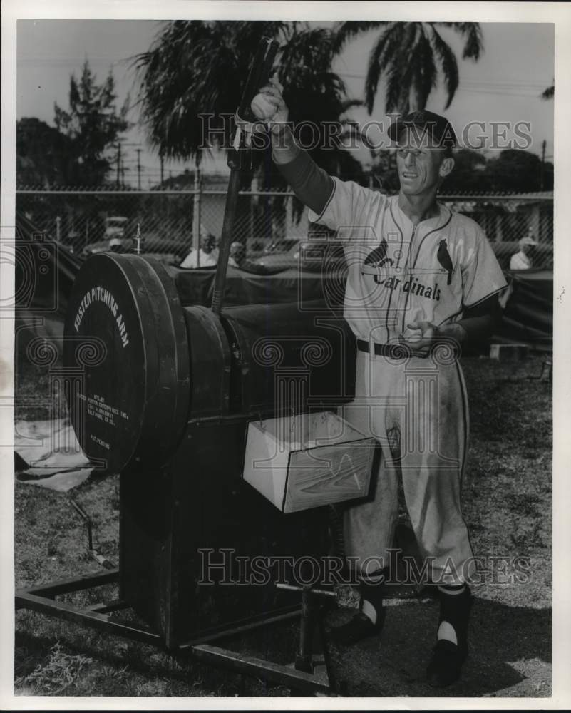 1958 Press Photo Al Bragle of Cardinals Baseball &amp; &quot;Iron Mike&quot; Pitching Machine- Historic Images