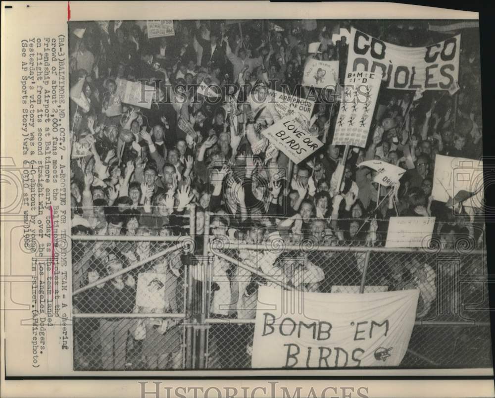 1966 Press Photo Baltimore Orioles Fans at Friendship Airport to meet Team- Historic Images