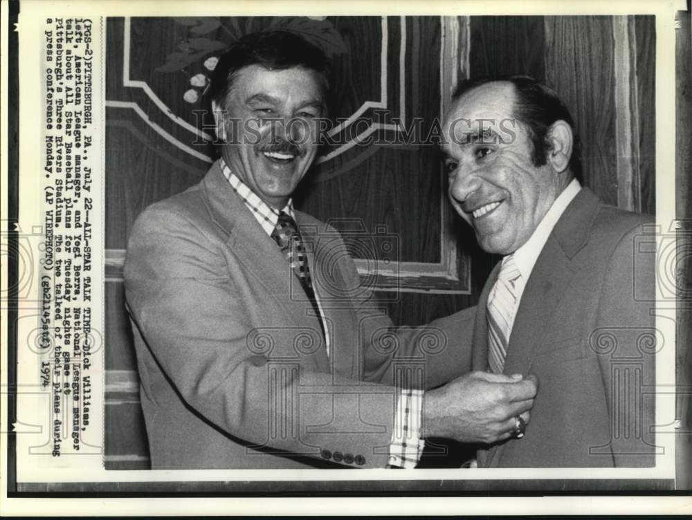 1974 Press Photo Dick Williams and Yogi Berra at Three Rivers Baseball Stadium - Historic Images